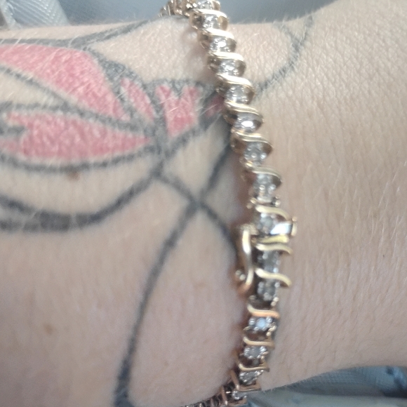 10k gold diamond tennis bracelet - Picture 2 of 4